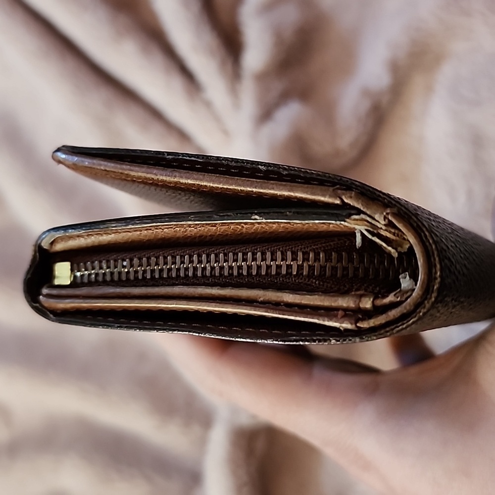 LV Compact Wallet - Picture 3 of 9